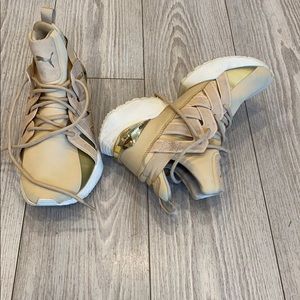 👟Puma Gold Beige Sneakers US size 7👟